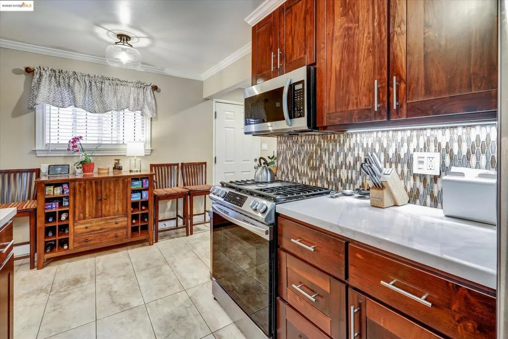 Oakland, California 94605, United States, ,Residential,Active,177711