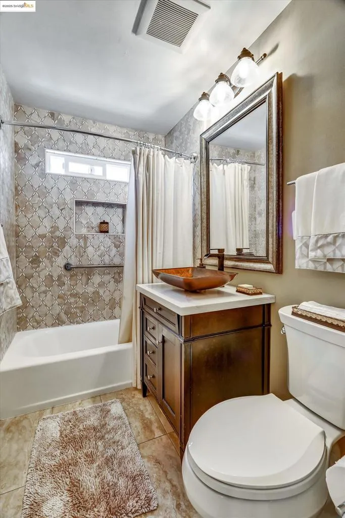 Oakland, California 94605, United States, ,Residential,Active,177711