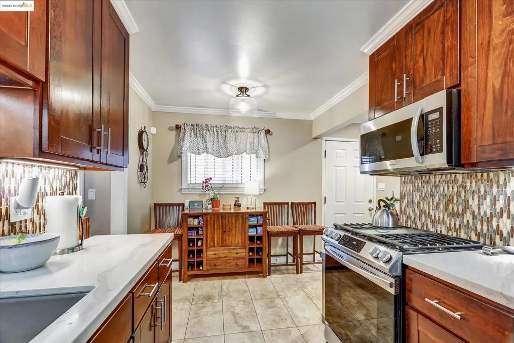 Oakland, California 94605, United States, ,Residential,Active,177711