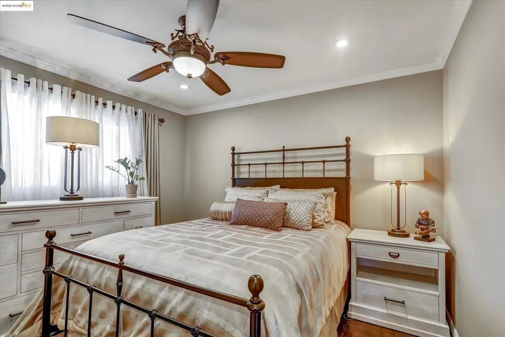 Oakland, California 94605, United States, ,Residential,Active,177711