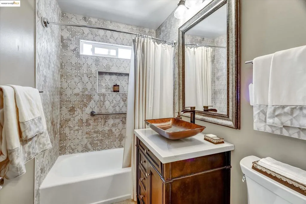 Oakland, California 94605, United States, ,Residential,Active,177711