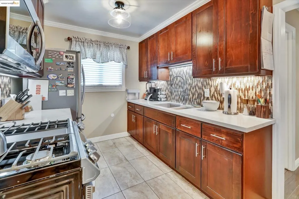 Oakland, California 94605, United States, ,Residential,Active,177711