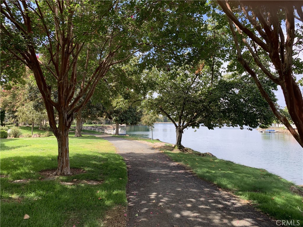 7 Lakeside Terrace