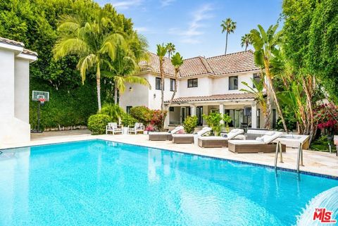 Photo of 607 N Hillcrest Road, Beverly Hills, CA 90210 (MLS # 26838949)