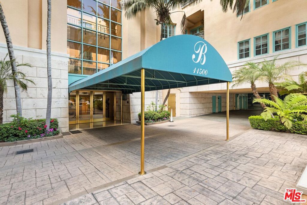 Properties 1 11500 San Vicente Boulevard 218