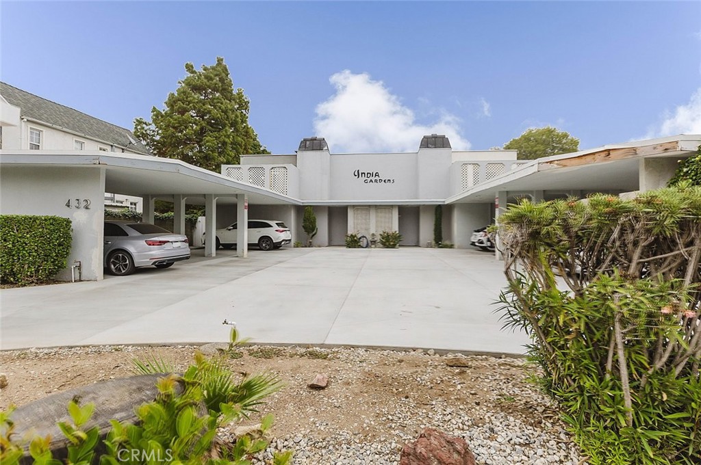 For Lease | 432 S Sierra Madre Blvd Unit 8, Pasadena, CA 91107
Welcome to this spacious and beautifully maintained 2-bedroom, 2-bath condo located in the heart of Pasadena. Offering approximately 1,500 sq. ft. of comfortable living space, this bright second-floor unit features high ceilings, recessed lighting, and a cozy fireplace in the living room that adds warmth and charm.
The kitchen is well-appointed with tiled countertops, an electric stove, dishwasher, and oven, perfect for everyday cooking and entertaining. Both bathrooms are nicely maintained with tiled tubs and showers, and the primary suite includes a walk-in closet for added convenience.
Enjoy the privacy of a detached garage with one parking space, and the open, airy feel of this roomy condo. Conveniently located near shops, restaurants, and major freeways, this home offers both comfort and accessibility in one of Pasadena's desirable neighborhoods.