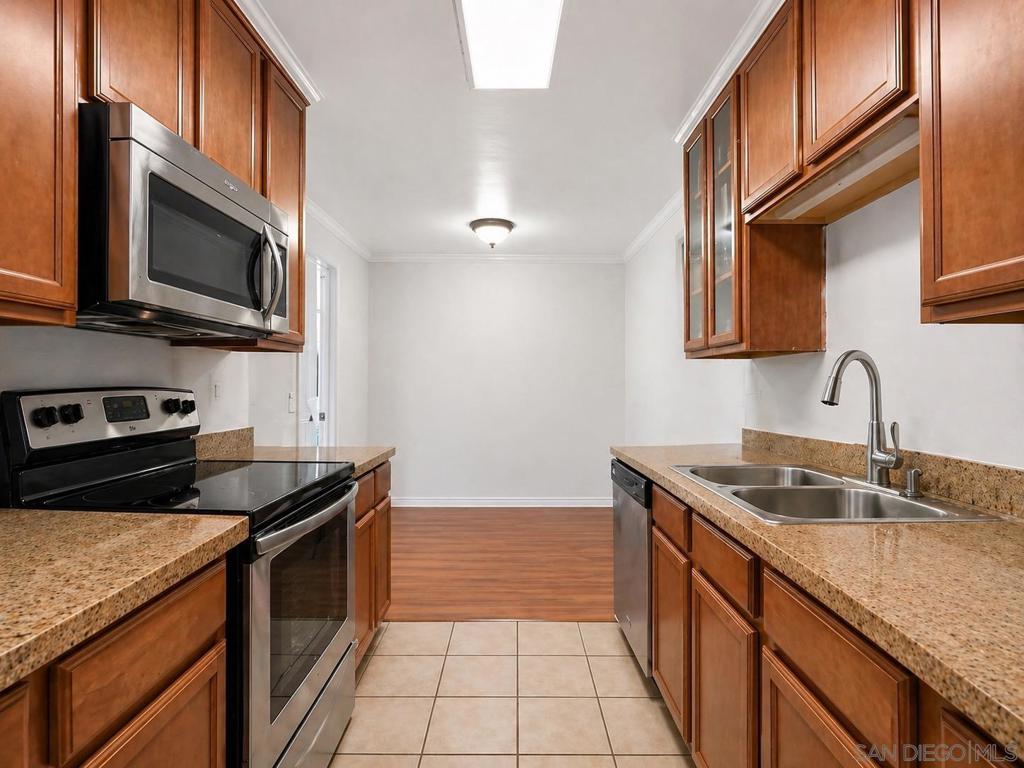 9929 AZUAGA ST F104