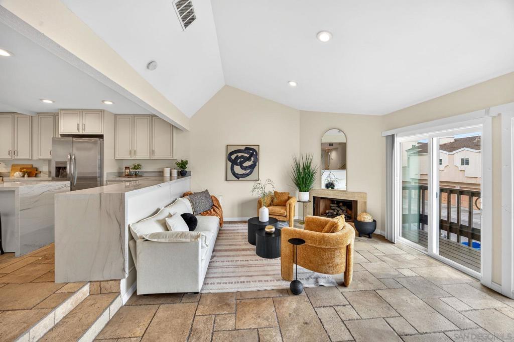 6992 Camino Degrazia