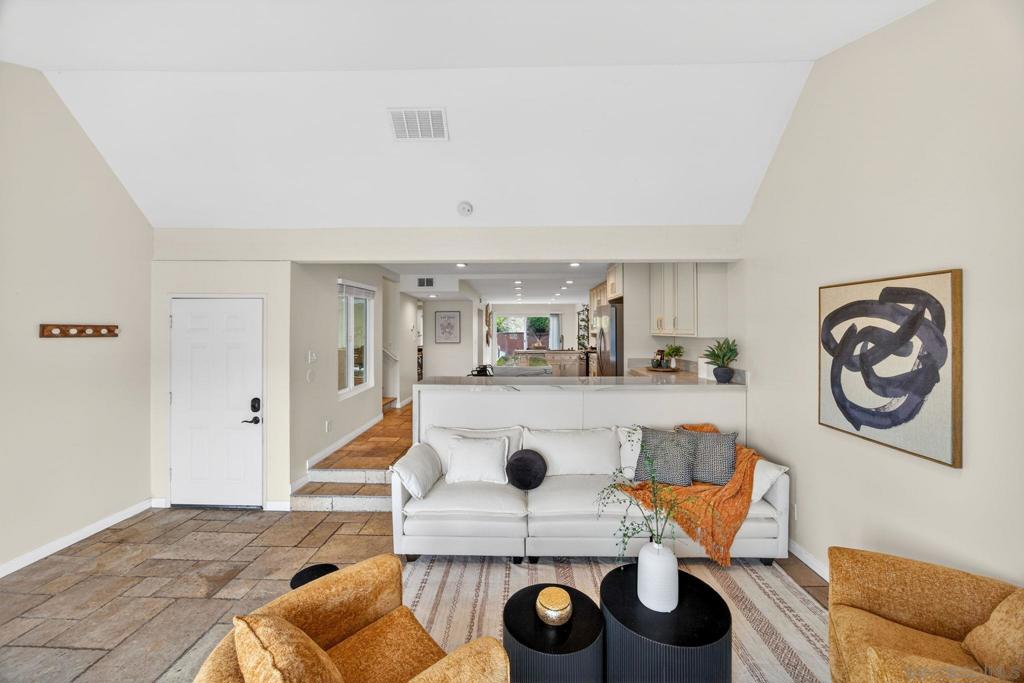 6992 Camino Degrazia