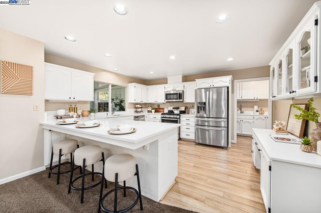 DEL VALLE COURT - Residential