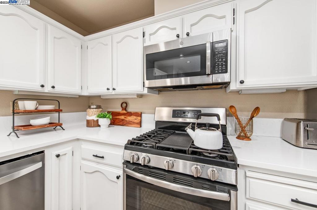 DEL VALLE COURT - Residential