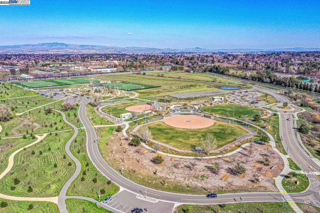 DEL VALLE COURT - Residential