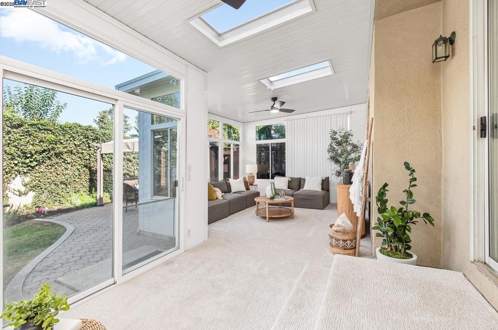 DEL VALLE COURT - Residential