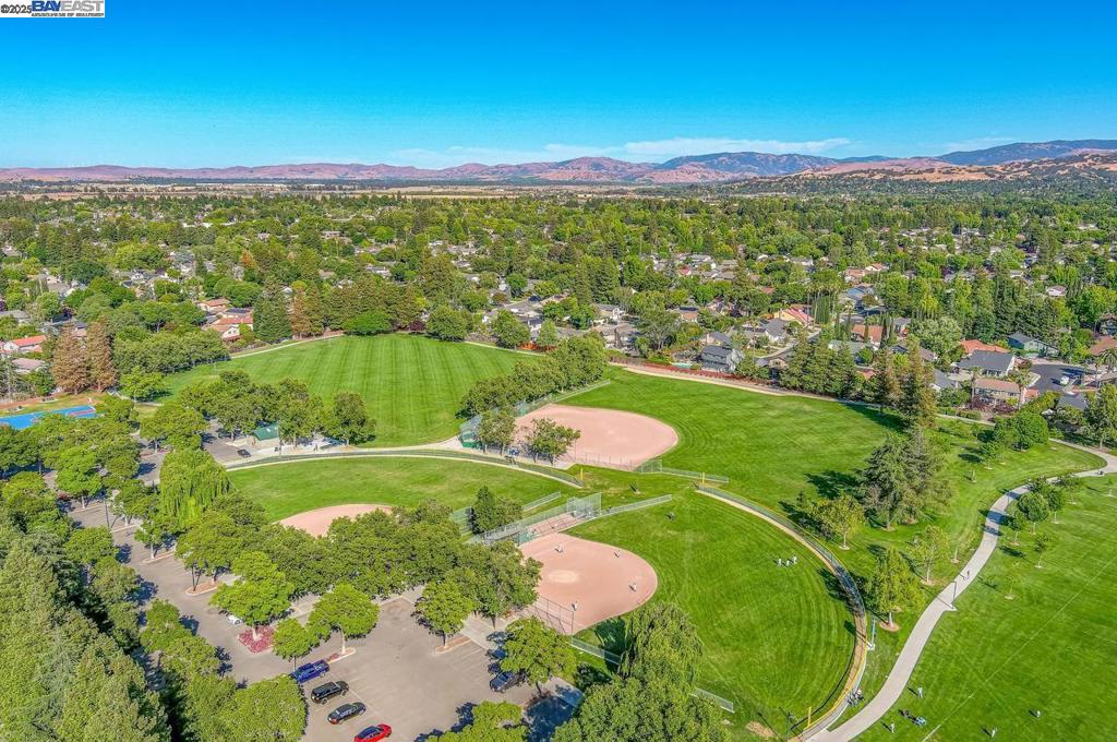 DEL VALLE COURT - Residential