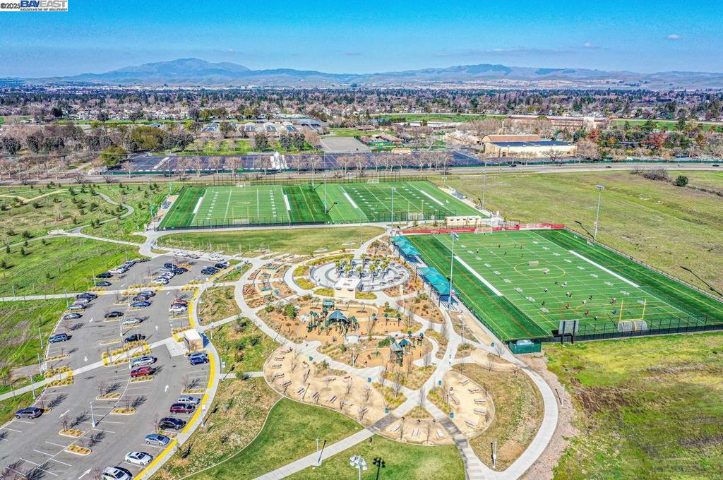 DEL VALLE COURT - Residential