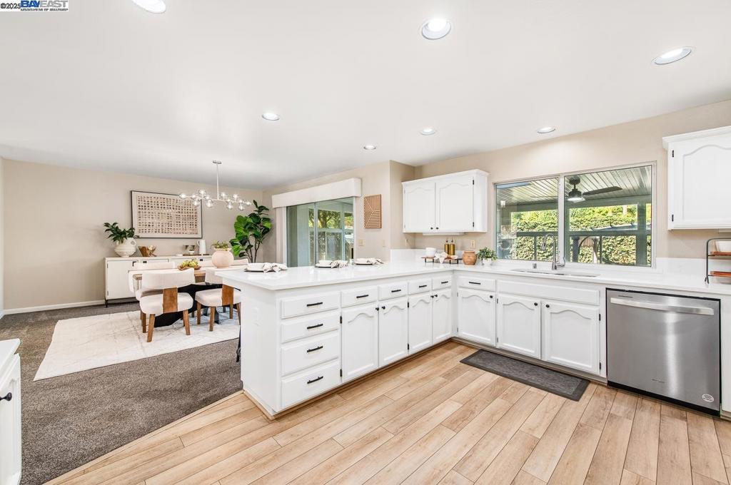 DEL VALLE COURT - Residential