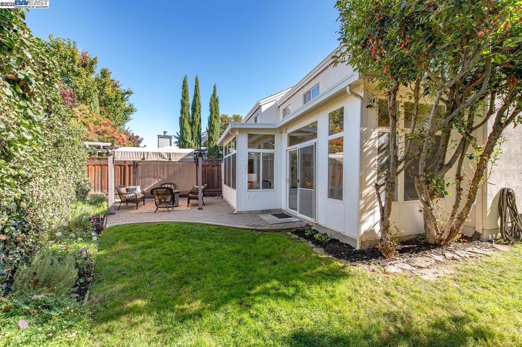 DEL VALLE COURT - Residential