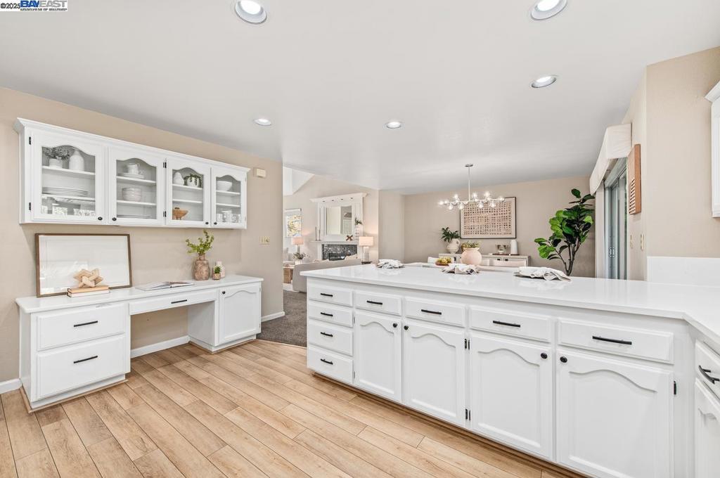 DEL VALLE COURT - Residential