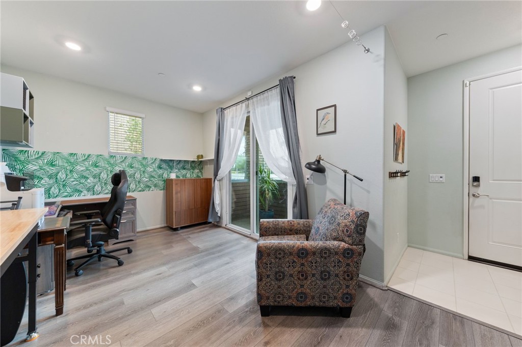 7447 Starfire Pl