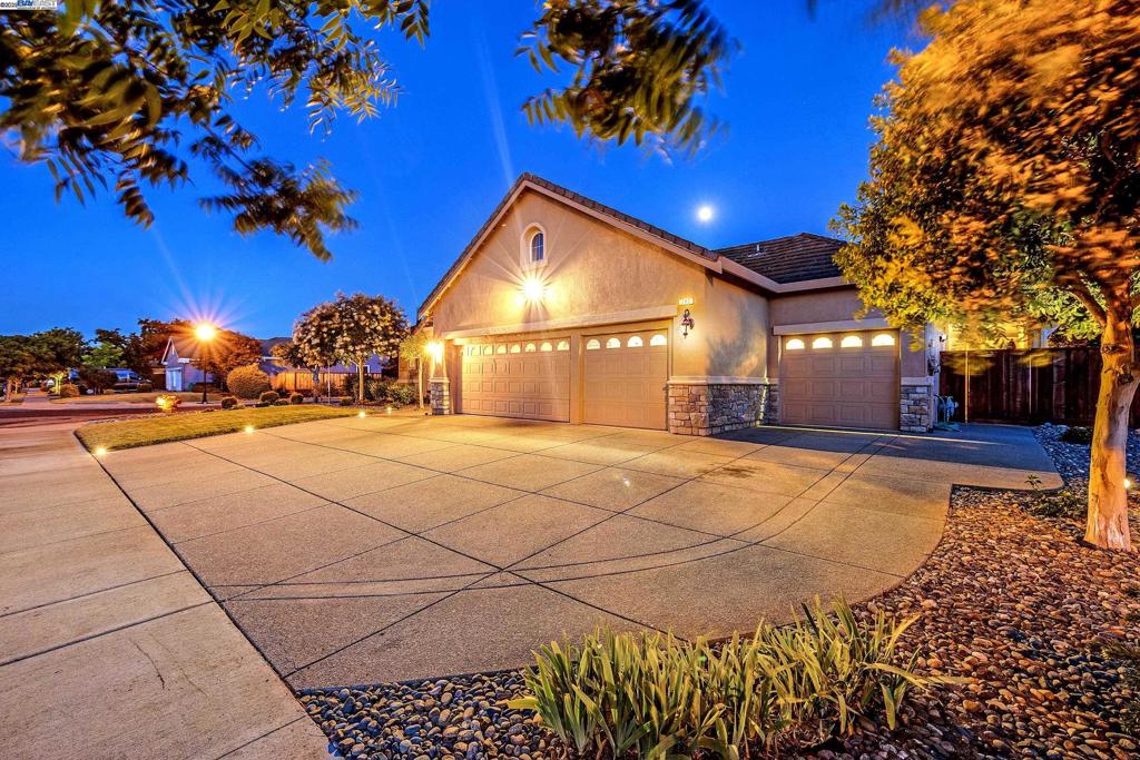 740 Buckeye Ct
