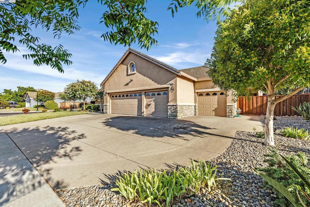 740 Buckeye Ct