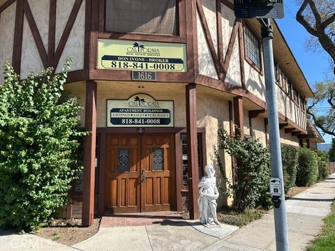 Photo of 1616 W Burbank Boulevard #F, Burbank, CA 91506 (MLS # BB26208411)
