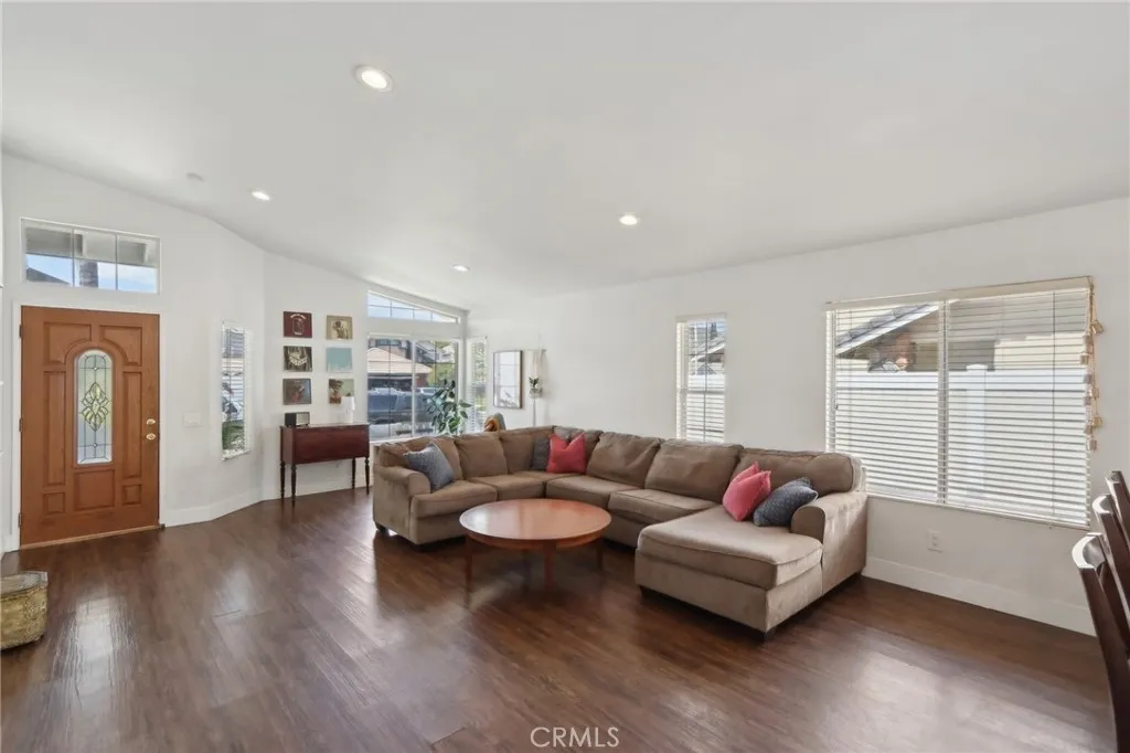 Murrieta, California 92562, United States, 3 Bedrooms Bedrooms, ,2 BathroomsBathrooms,Residential,Active,117202