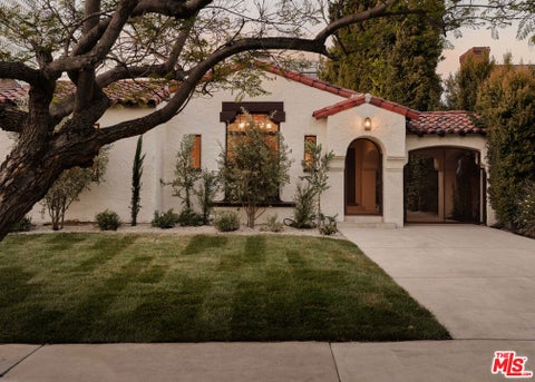 Photo of 6255 Del Valle Drive, Los Angeles, CA 90048 (MLS # 26852043)