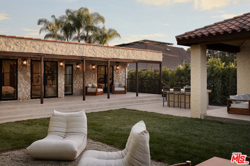 6255 Del Valle Drive