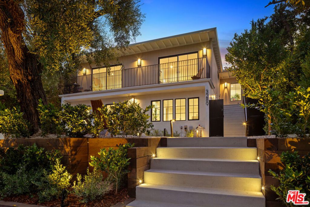 Photo of 3289 Kelton Avenue, Los Angeles, CA 90034 (MLS # 25611535)