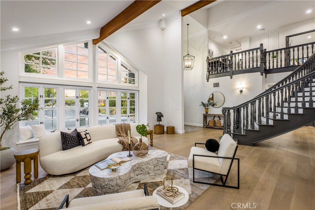 Photo of 6032 County Oak Road, Woodland Hills, CA 91367 (MLS # SR25170462)