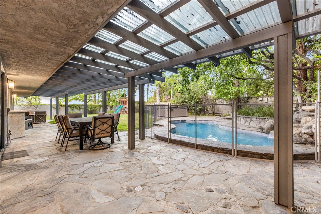 6032 County Oak Road