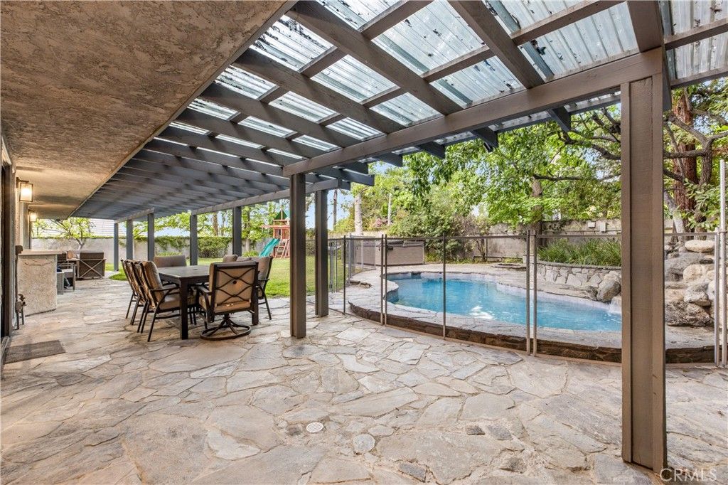 Photo of 6032 County Oak Road, Woodland Hills, CA 91367 (MLS # SR25170462)