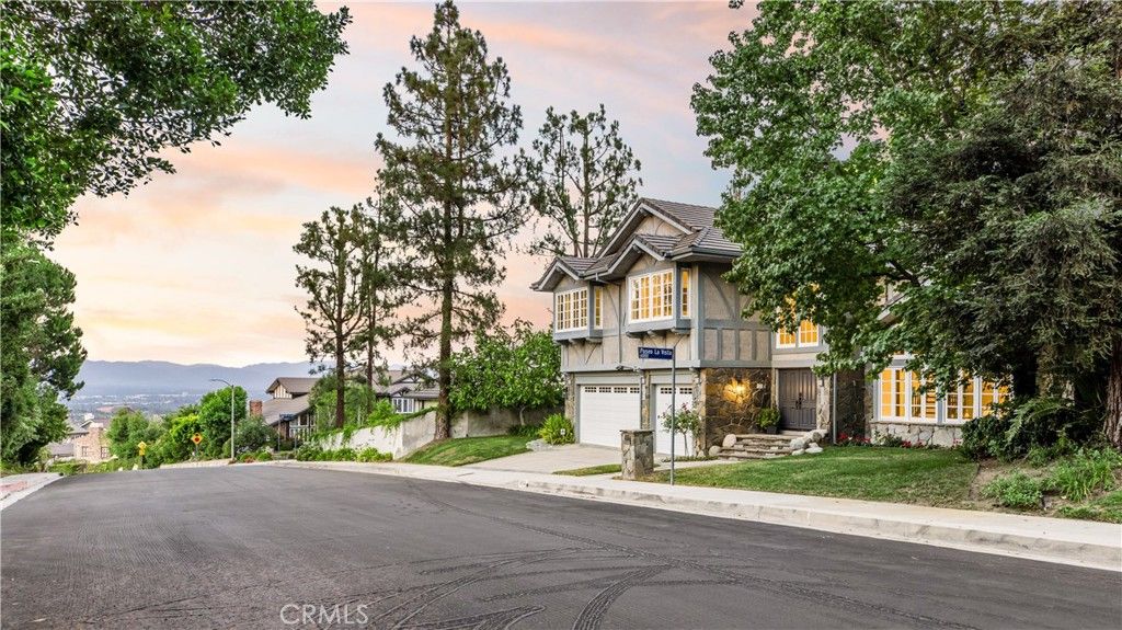 Photo of 6032 County Oak Road, Woodland Hills, CA 91367 (MLS # SR25170462)