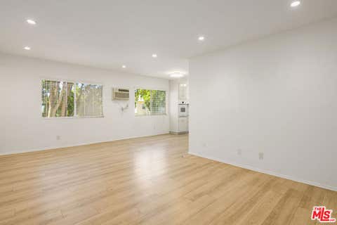 Photo of 2803 Arizona Avenue #11, Santa Monica, CA 90404 (MLS # 26866313)