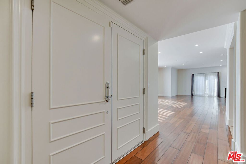 918 S Wooster Street 1