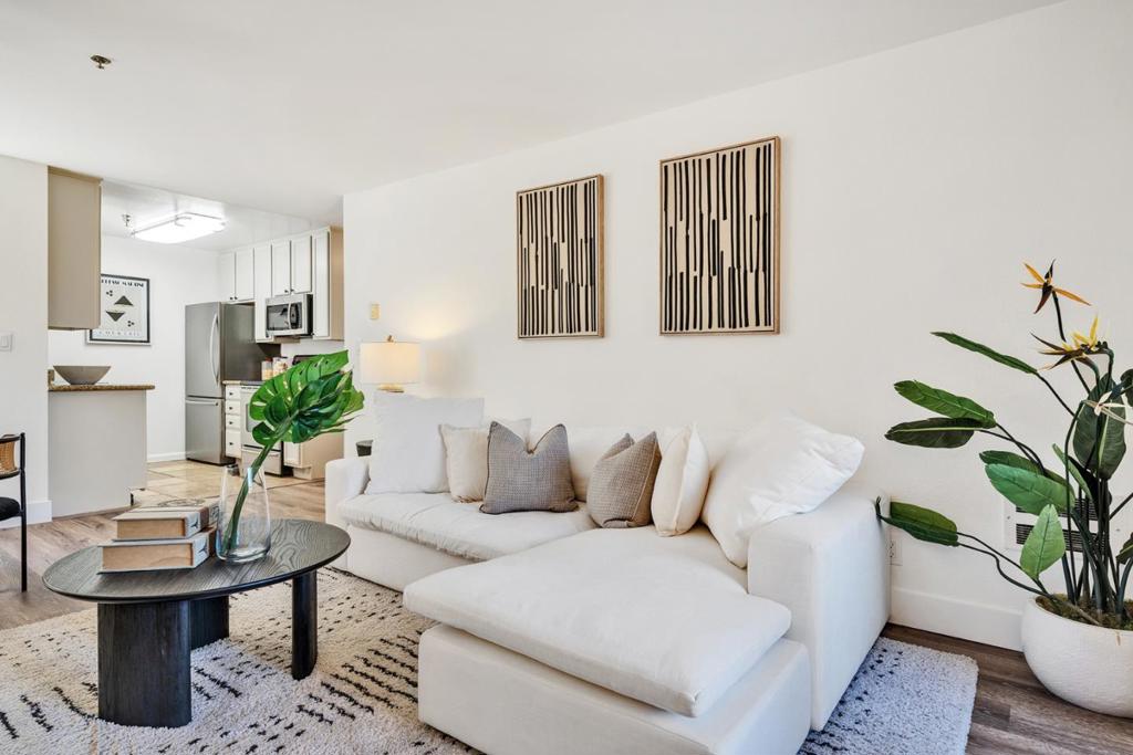 880 E Fremont Avenue 318