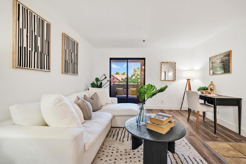 880 E Fremont Avenue 318