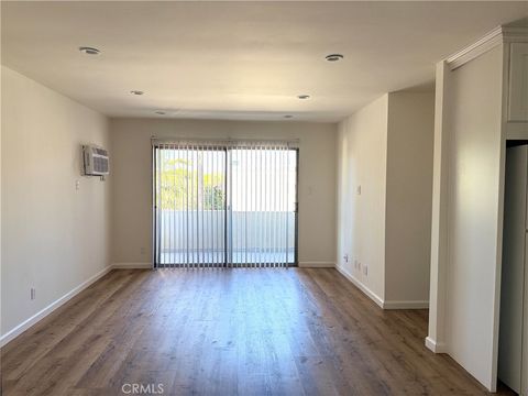 Photo of 18657 Collins Street #20, Tarzana, CA 91356 (MLS # SR26055977)