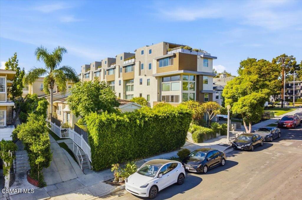 1219 Dunsmuir Avenue