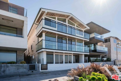 Photo of 2308 The Strand, Manhattan Beach, CA 90266 (MLS # 26854329)