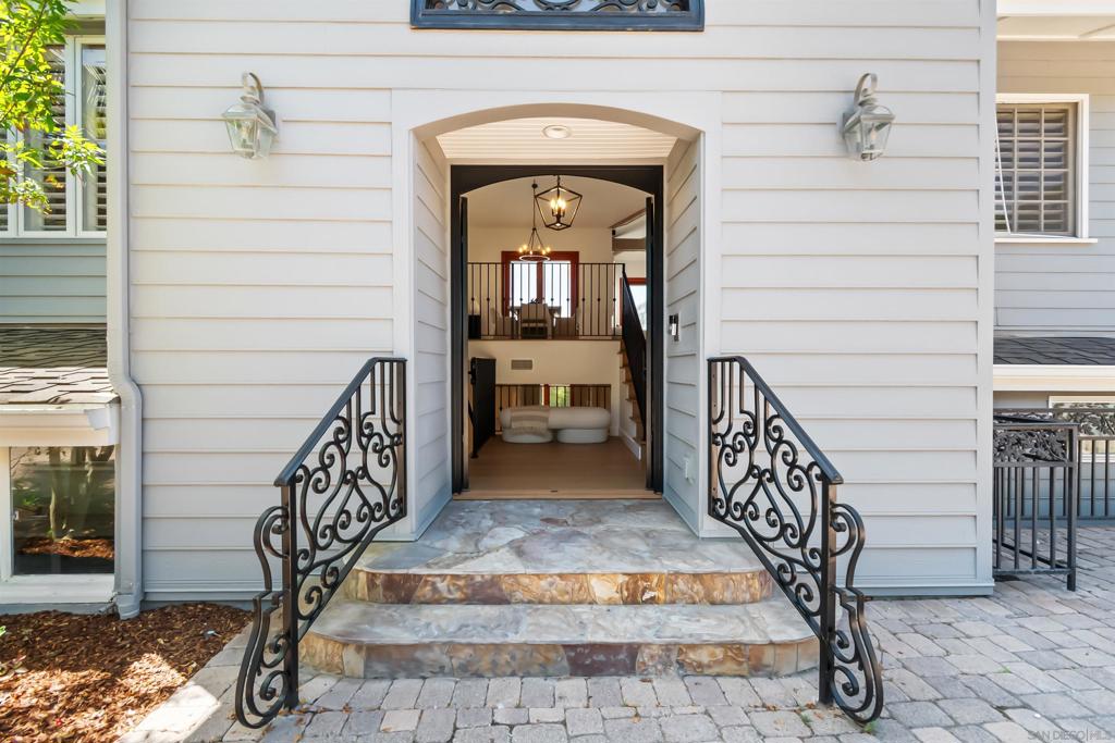 226 Stratford Park Cir