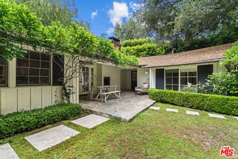 Photo of 2107 El Roble Lane, Beverly Hills, CA 90210 (MLS # 26836701)