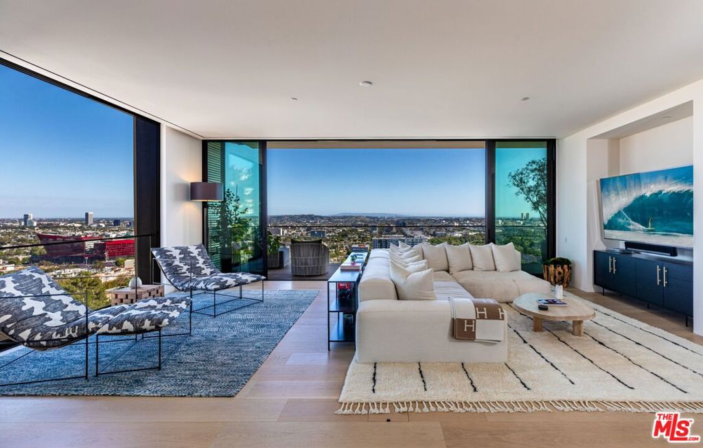 9040 W Sunset Boulevard PHB
