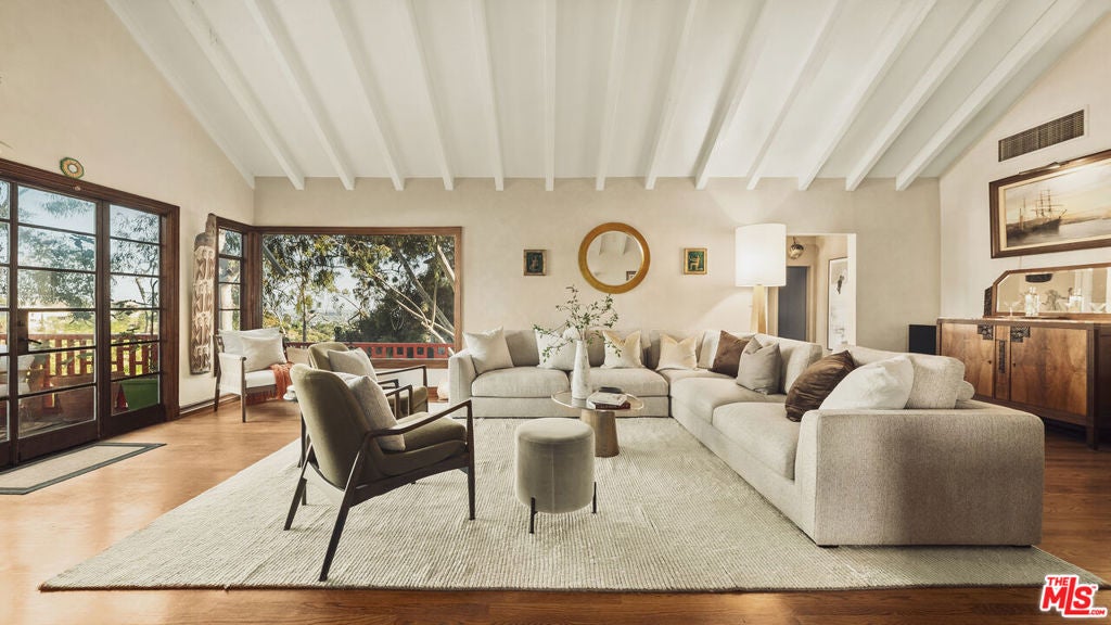 2882 Belden Drive
