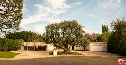 5050 Andasol Avenue Encino CA 91316