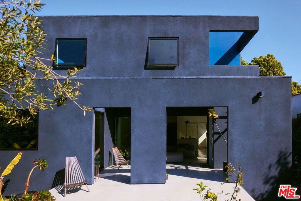 Photo of 906 Superba Avenue, Venice, CA 90291 (MLS # 25589241)