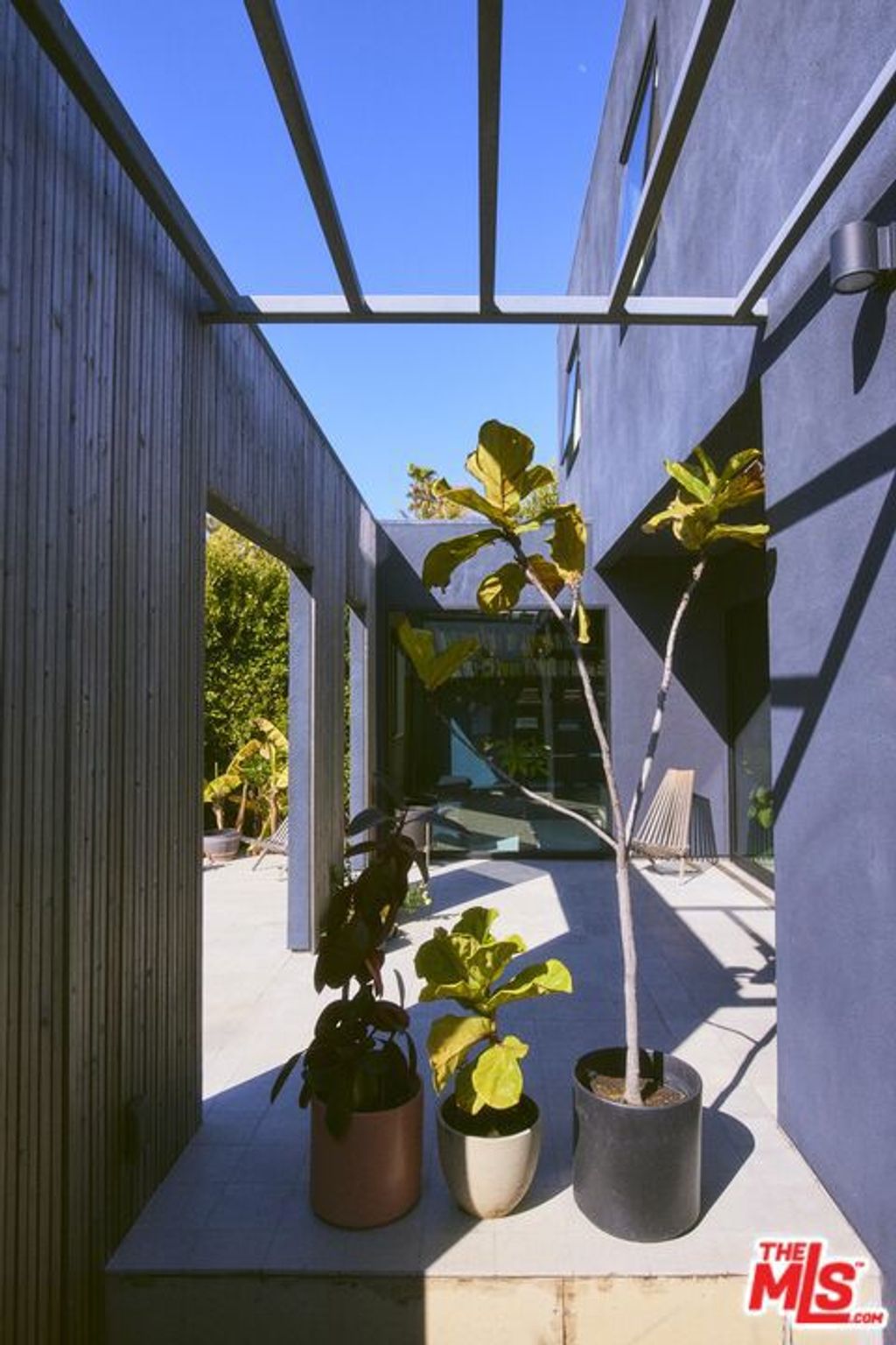 Photo of 906 Superba Avenue, Venice, CA 90291 (MLS # 25589241)