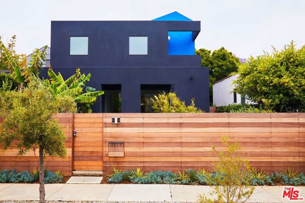 Photo of 906 Superba Avenue, Venice, CA 90291 (MLS # 25589241)