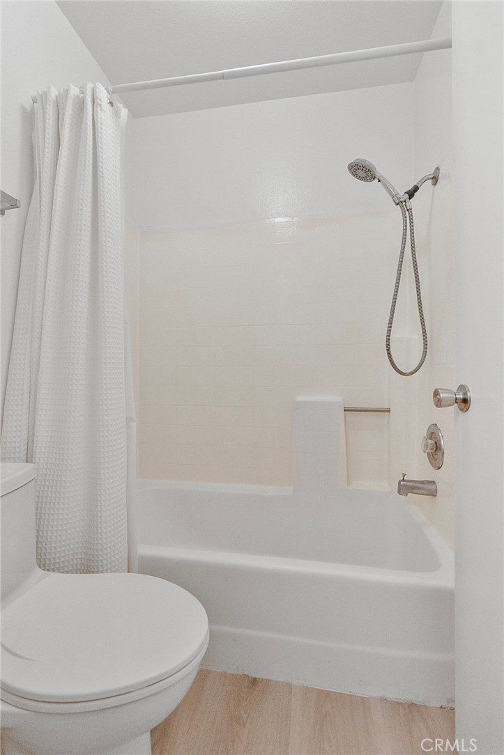 Las Flores (R2) (LF) - Residential Lease